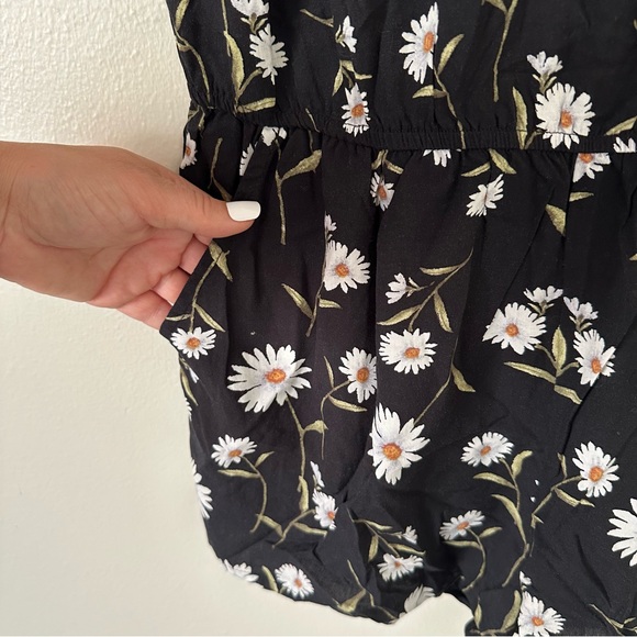| f21 • daisy days sleeveless romper | - Picture 4 of 14